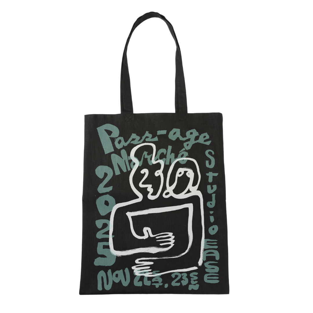 pass-age hand to hand tote